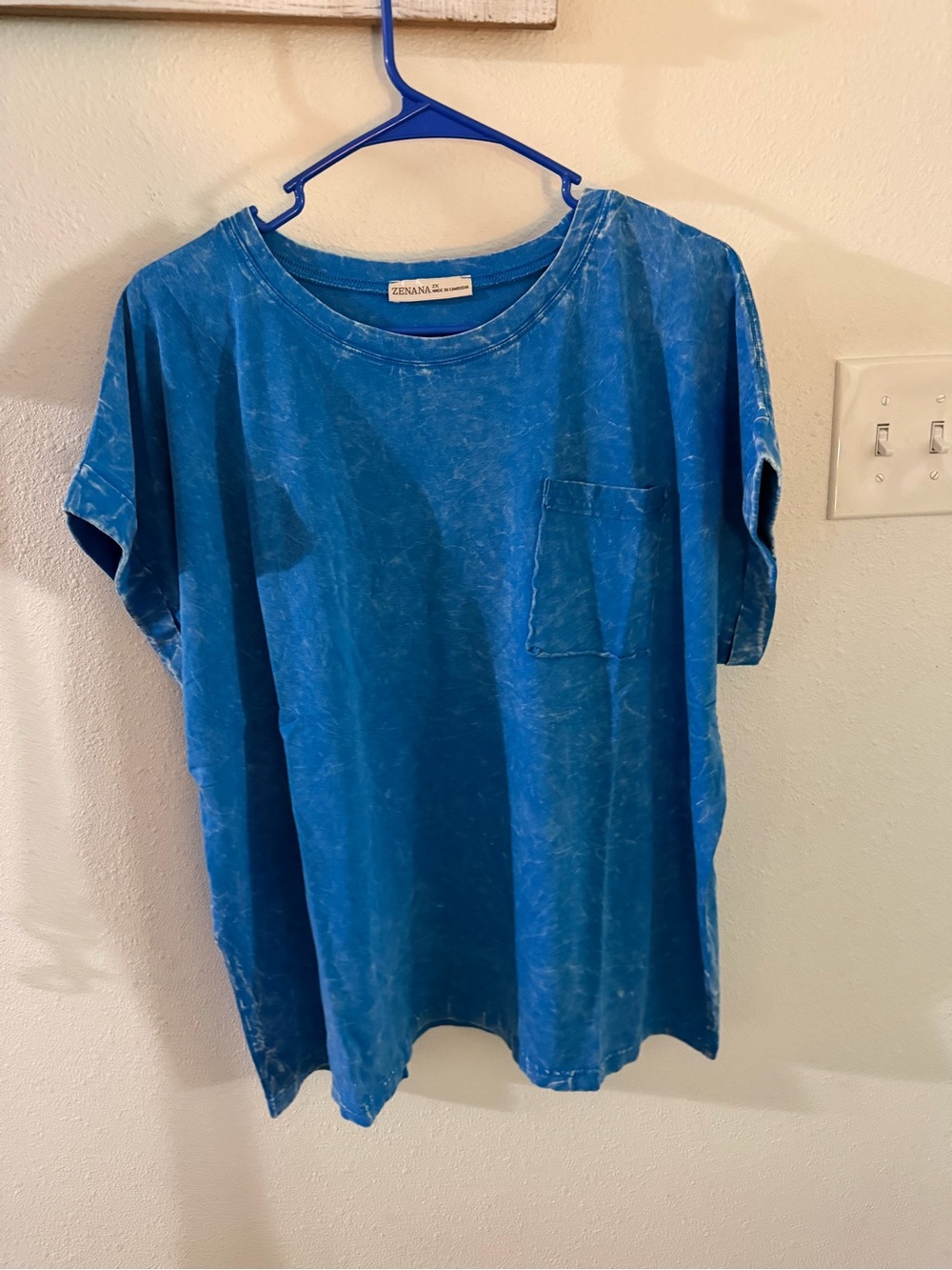 Zenana Outfitters Vibrant Blue Wash Short Sleeve Pocket Tee NWOT - Picture 2 of 5